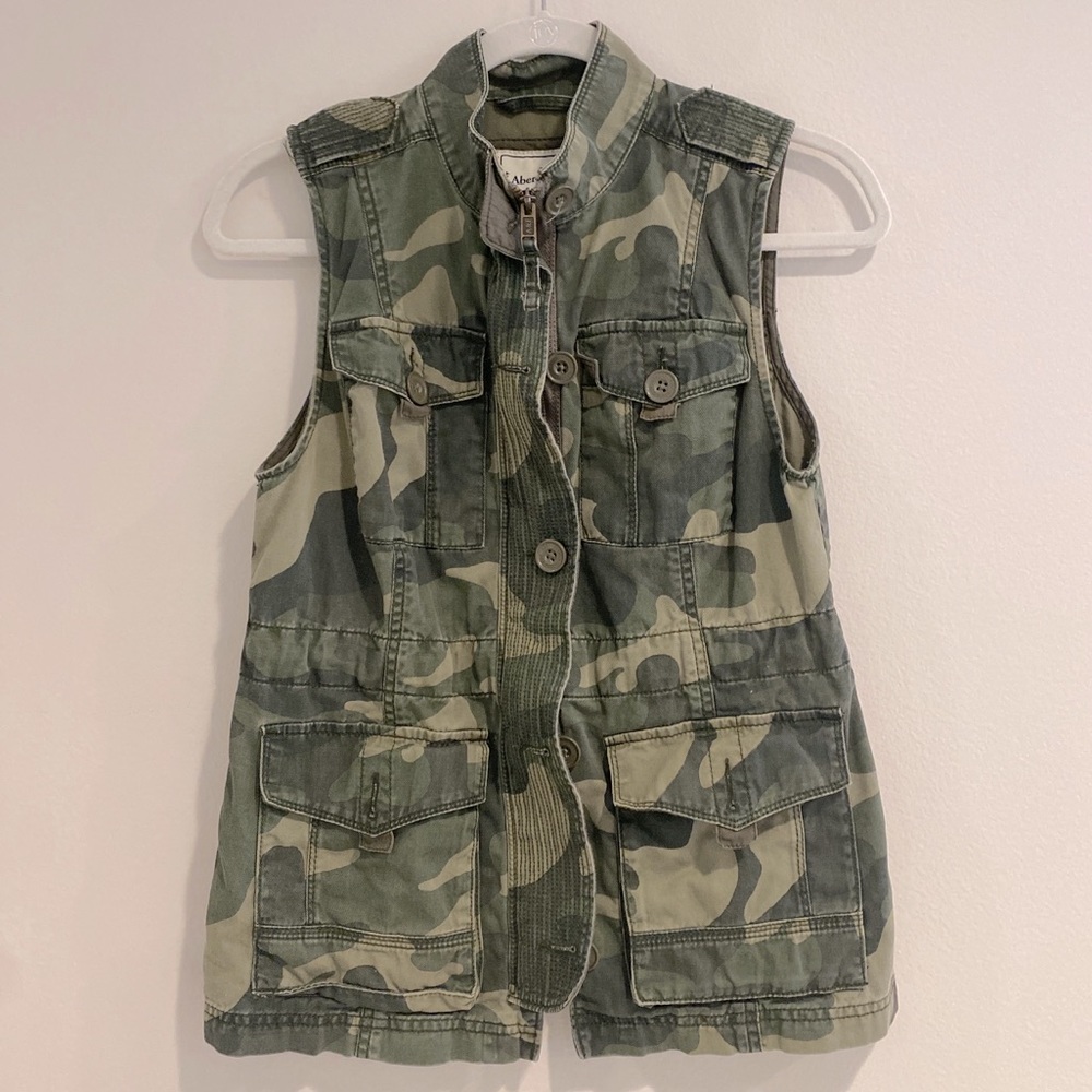 Abercrombie & Fitch women’s camo vest Size small retired design